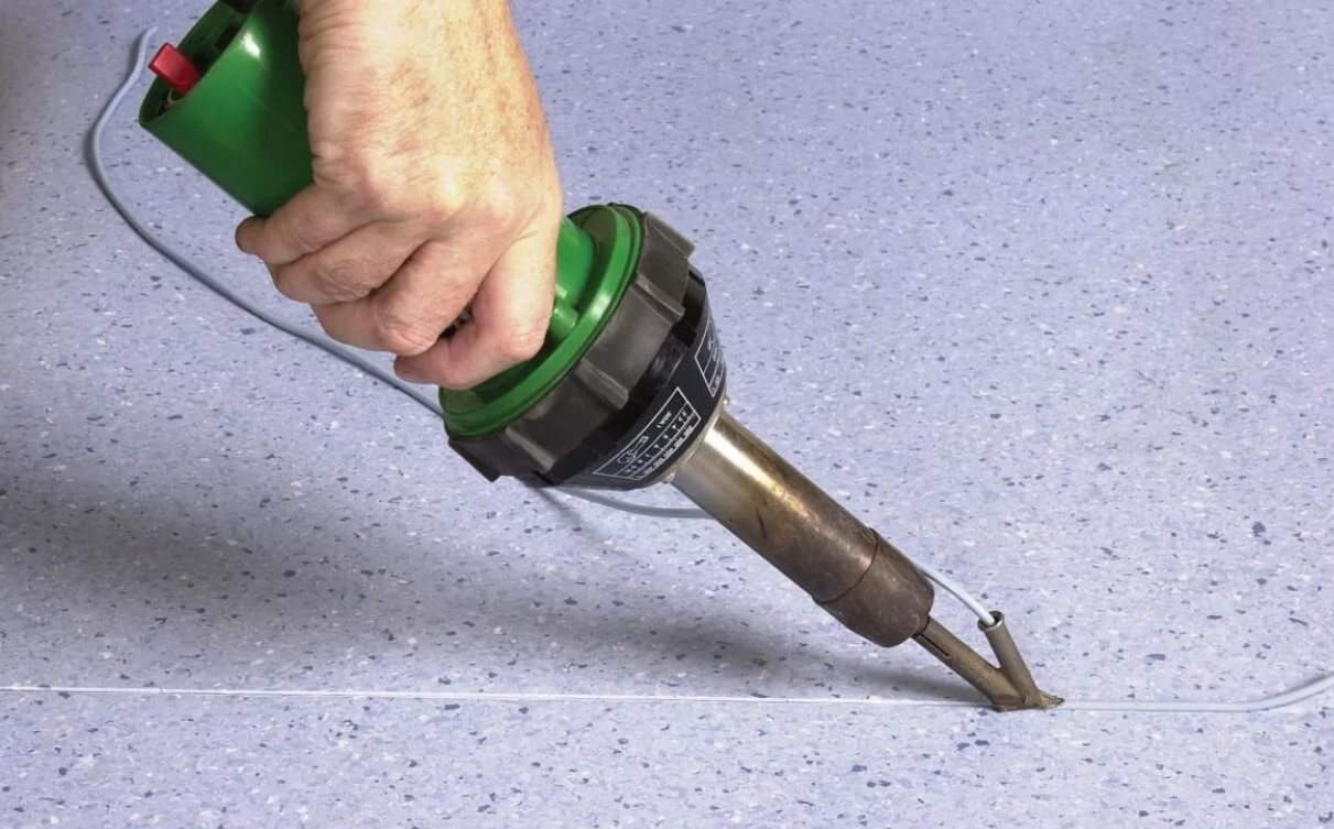 Сварка швов линолеума